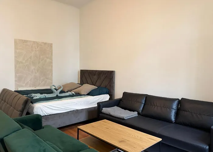 Near Schoenbrunn & Mariahilfer Strasse I 5 Guests I Schoenbrunn Metro 5 Min * Βιέννη