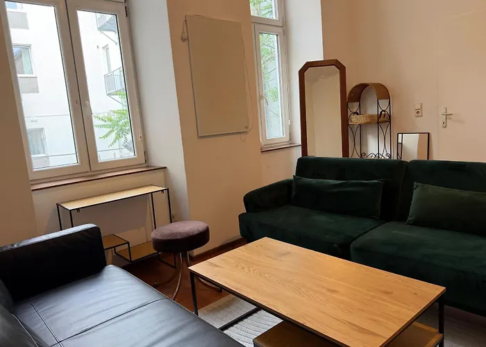 Near Schoenbrunn & Mariahilfer Strasse I 4 Guests I Schoenbrunn Metro 5 Min Apartment *