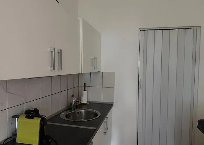 Near Schoenbrunn & Mariahilfer Strasse I 4 Guests I Schoenbrunn Metro 5 Min Apartment *